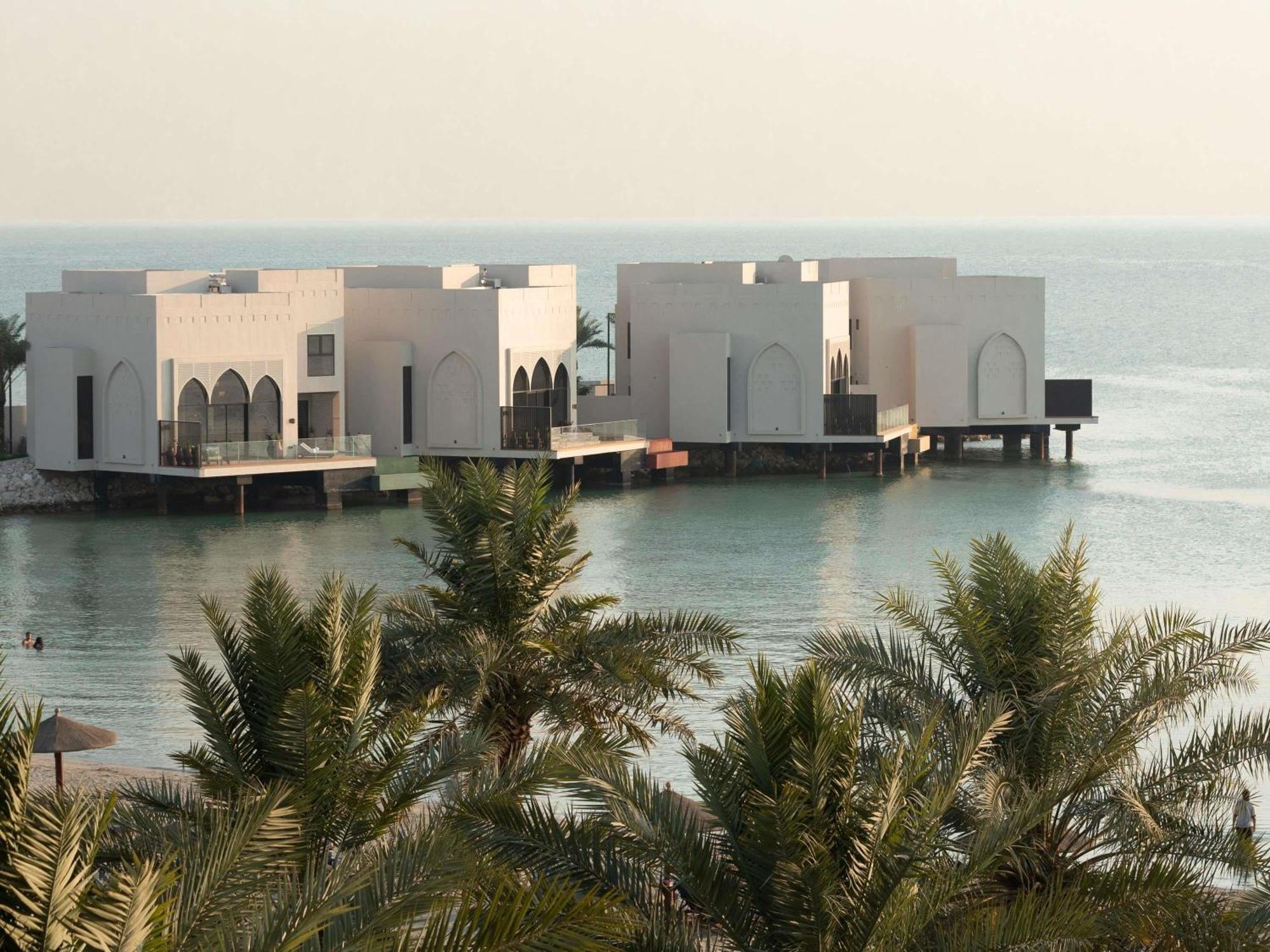 Family water villa exclusive infinity swimming pool